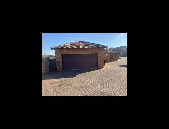 3 BEDROOM HOUSE FOR SALE IN SOUTH CREST